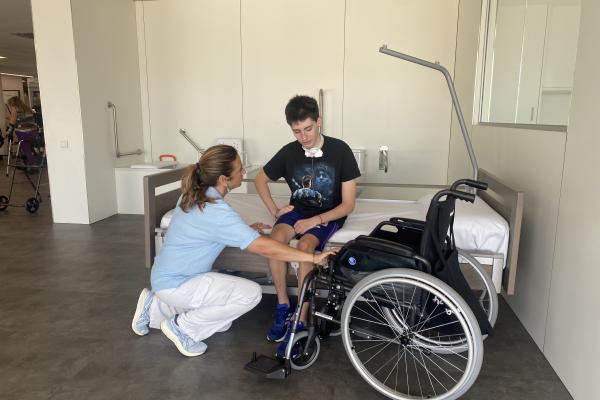 La empresa Armisen se une a Institut Guttmann con la donación de una cama de última generación