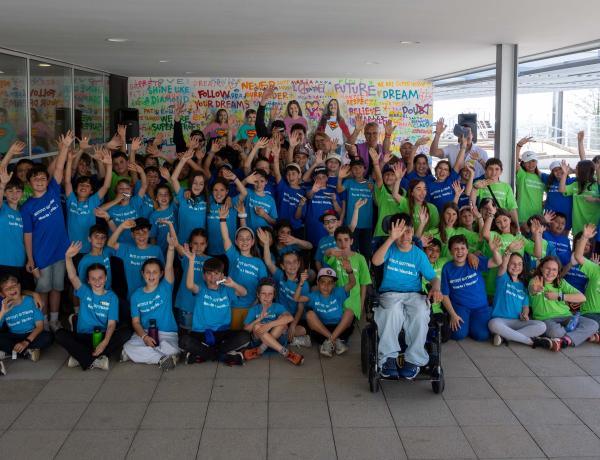 The playground belongs to everyone! TVBoy and more than 100 children paint inclusion in a very special edition of 'Mou-te i Veuràs'