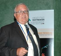 michael_merzenich.jpg El Dr. Michael Merzenich, Neuropsicólogo, firma en el Libro de Honor del Institut Guttmann