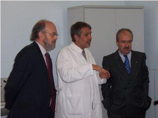 javier_de_agustin.jpg El Sr. Javier de Agustín, Consejero Delegado de AXA, firma en el Libro de Honor del Institut Guttmann
