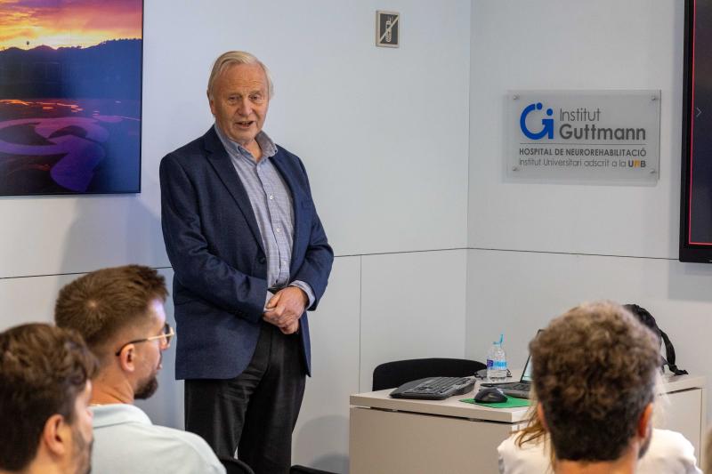 James Fawcett, Chair of the Brain Repair Center at Cambridge University, visits the Institut Guttmann