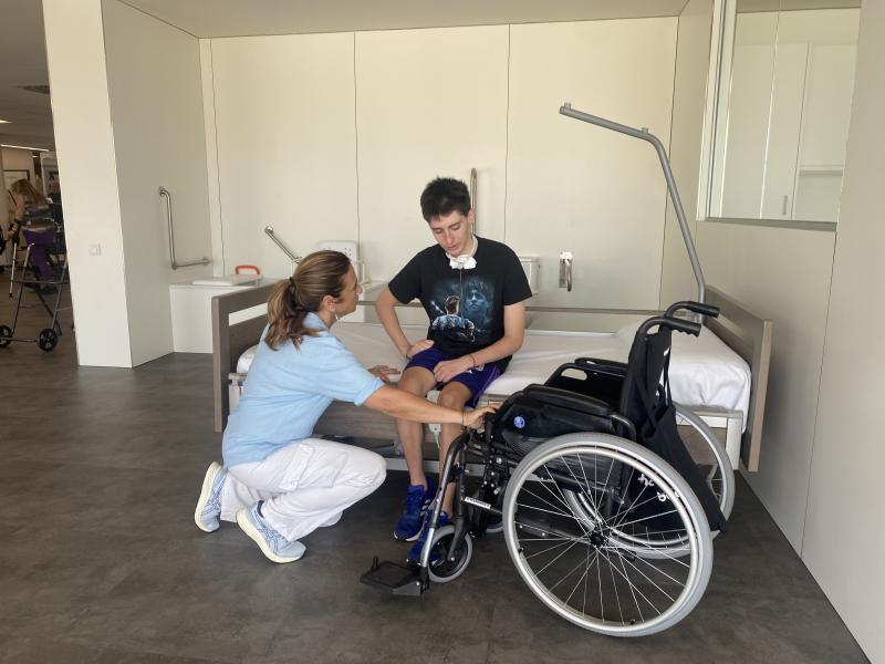 La empresa Armisen se une a Institut Guttmann con la donación de una cama de última generación